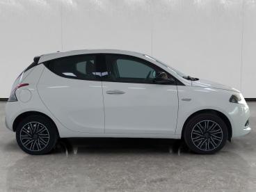 LANCIA CERTIFIED Lancia Ypsilon 1.0 Firefly Hybrid Gold S And S 70cv Usata - City Car Ibrido Bianco - Cuneo - 2460090_4