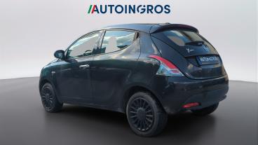 LANCIA CERTIFIED Lancia Ypsilon Iii 2021 1.0 Firefly Hybrid Silver S And S 70cv Usata - City Car Ibrido Nero - Torino - 2461059_3