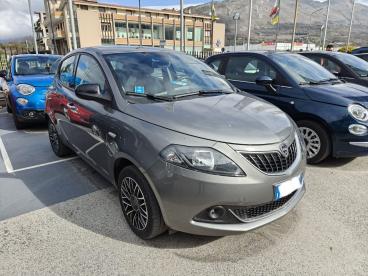 LANCIA CERTIFIED Lancia Ypsilon 1.0 Firefly 5 Porte S And S Hybrid Platino Usata - City Car Ibrido Grigio - Avezzano - 2463033_2
