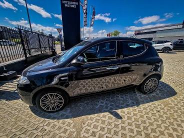 SPOTICAR Lancia Ypsilon Iii 2015 5 Porte 1.2 Ecochic 69cv Silver Usata - City Car Gpl-metano Nero - Rivoli - 1202466400_4