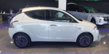 LANCIA CERTIFIED Lancia Ypsilon 1.0 Firefly 70cv Hybrid Platino Usata - City Car Ibrido Bianco - Foggia - 2468139_4