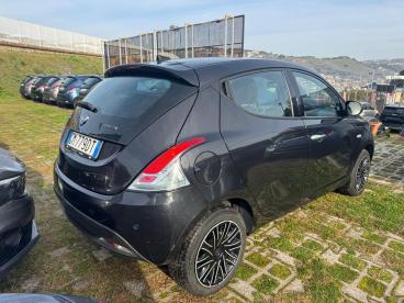 LANCIA CERTIFIED Lancia Ypsilon 1.0 70cv Hybrid Gold Usata - City Car Ibrido Nero - Fisciano - 2468776_3