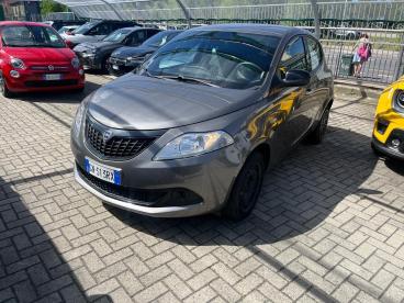 LANCIA CERTIFIED Lancia Ypsilon 1.0 Firefly 70cv Hybrid Silver Plus Usata - City Car Ibrido Grigio - Milano - 2470972_1
