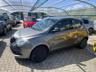 LANCIA CERTIFIED Lancia Ypsilon 1.0 Firefly 70cv Hybrid Silver Plus Usata - City Car Ibrido Grigio - Milano - 2470972_5