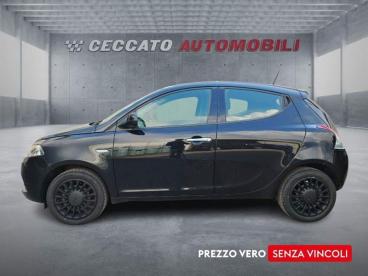 LANCIA CERTIFIED Lancia Ypsilon 1.0 Firefly Hybrid Silver S And S 70cv 5p.ti Usata - City Car Ibrido Nero - Bassano Del Grappa - 2471001_2