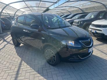 LANCIA CERTIFIED Lancia Ypsilon 1.0 Firefly 70cv S And S Hybrid Gold Usata - City Car Ibrido Grigio - Milano - 2475941_3