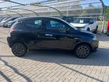 LANCIA CERTIFIED Lancia Ypsilon 1.0 Firefly 70cv S And S Hybrid Gold Usata - City Car Ibrido Grigio - Milano - 2475941_5