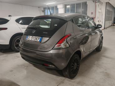LANCIA CERTIFIED Lancia Ypsilon 1.0 Firefly 5 Porte S And S Hybrid Ecochic Silver Usata - City Car Ibrido Grigio - Grugliasco - 2476337_5