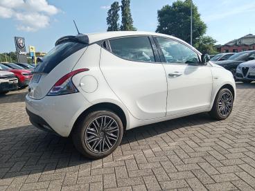 LANCIA CERTIFIED Lancia Ypsilon 1.0 Firefly 70cv Hybrid Gold Usata - City Car Ibrido Bianco - Spinetta Marengo - 2480416_5
