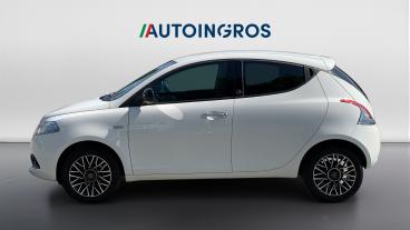 LANCIA CERTIFIED Lancia Ypsilon Iii 2015 1.0 Firefly Hybrid Gold S And S 70cv Usata - City Car Ibrido Bianco - Torino - 2482819_2