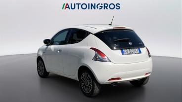LANCIA CERTIFIED Lancia Ypsilon Iii 2015 1.0 Firefly Hybrid Gold S And S 70cv Usata - City Car Ibrido Bianco - Torino - 2482819_3