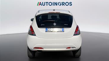 LANCIA CERTIFIED Lancia Ypsilon Iii 2015 1.0 Firefly Hybrid Gold S And S 70cv Usata - City Car Ibrido Bianco - Torino - 2482819_4