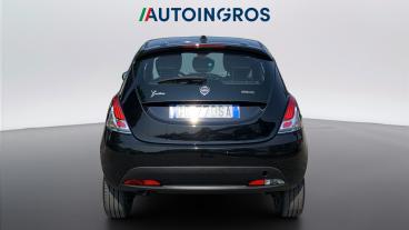 LANCIA CERTIFIED Lancia Ypsilon Iii 2021 1.0 Firefly Hybrid Silver S And S 70cv Usata - City Car Ibrido Nero - Torino - 2482823_4