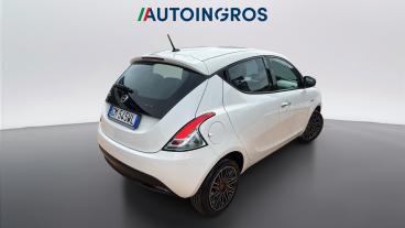 LANCIA CERTIFIED Lancia Ypsilon Iii 2021 1.0 Firefly Hybrid Silver S And S 70cv 5p Usata - City Car Ibrido Bianco - Torino - 2482824_5