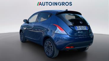 LANCIA CERTIFIED Lancia Ypsilon Iii 2021 1.0 Firefly Hybrid Silver S And S 70cv Usata - City Car Ibrido Blu - Torino - 2482827_3