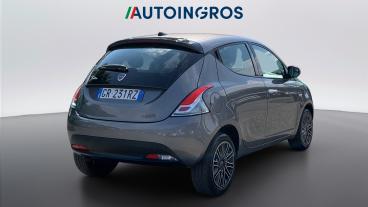 LANCIA CERTIFIED Lancia Ypsilon Iii 2021 1.0 Firefly Hybrid Silver S And S 70cv Usata - City Car Ibrido Grigio - Torino - 2482833_5