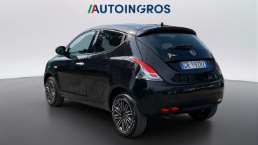 LANCIA CERTIFIED Lancia Ypsilon Iii 2021 1.0 Firefly Hybrid Silver S And S 70cv Usata - City Car Ibrido Nero - Torino - 2482834_3