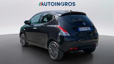 LANCIA CERTIFIED Lancia Ypsilon Iii 2021 1.0 Firefly Hybrid Silver S And S 70cv Usata - City Car Ibrido Nero - Torino - 2482835_3