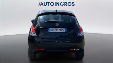 LANCIA CERTIFIED Lancia Ypsilon Iii 2021 1.0 Firefly Hybrid Silver S And S 70cv Usata - City Car Ibrido Nero - Torino - 2482835_4