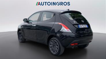 LANCIA CERTIFIED Lancia Ypsilon Iii 2021 1.0 Firefly Hybrid Silver S And S 70cv Usata - City Car Ibrido Nero - Torino - 2482839_3