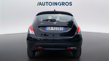 LANCIA CERTIFIED Lancia Ypsilon Iii 2021 1.0 Firefly Hybrid Silver S And S 70cv Usata - City Car Ibrido Nero - Torino - 2482839_4