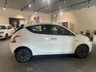 LANCIA CERTIFIED Lancia Ypsilon Nuova My24 402 Platino 1.0 Usata - City Car Benzina Bianco - Charvensod - 2482853_5