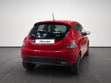 LANCIA CERTIFIED Lancia Ypsilon 1.0 Hybrid Silver S And S 70cv Usata - City Car Ibrido Rosso - Pistoia - 2483045_5
