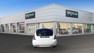 LANCIA CERTIFIED Lancia Ypsilon 3ª Serie 1.2 69 Cv 5 Porte Gpl Ecochic Black And N Usata - City Car  Bianco - Imola - 2483087_5