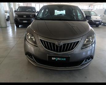 LANCIA CERTIFIED Lancia Ypsilon Iii 2021 1.0 Firefly Hybrid Gold S And S 70cv Usata - City Car Ibrido Grigio - Pisa - 2483131_2