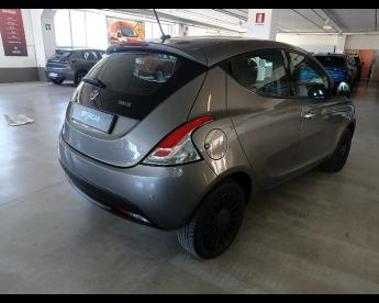LANCIA CERTIFIED Lancia Ypsilon Iii 2021 1.0 Firefly Hybrid Gold S And S 70cv Usata - City Car Ibrido Grigio - Pisa - 2483131_5