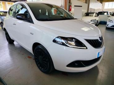 LANCIA CERTIFIED Lancia Ypsilon 1.0 Hybrid Silver Usata - City Car Ibrido Bianco - Cesena - 2486050_2