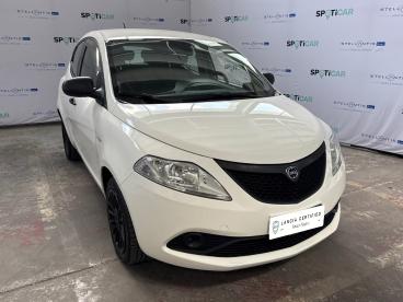 LANCIA CERTIFIED Lancia Ypsilon 1.2 69cv Gpl Ecochic Elefantino Blu Usata - City Car  Bianco - Roma - 2491309_3
