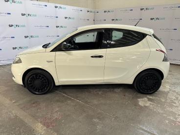 LANCIA CERTIFIED Lancia Ypsilon 1.2 69cv Gpl Ecochic Elefantino Blu Usata - City Car  Bianco - Roma - 2491309_4