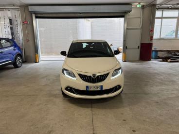LANCIA CERTIFIED Lancia Ypsilon Iii 1.0 Firefly Hybrid Gold S And S 70cv Usata - City Car Ibrido Bianco - Fisciano - 2493412_2