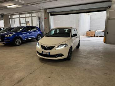 LANCIA CERTIFIED Lancia Ypsilon Iii 1.0 Firefly Hybrid Gold S And S 70cv Usata - City Car Ibrido Bianco - Fisciano - 2493412_3