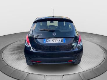 LANCIA CERTIFIED Lancia Ypsilon Iii 2021 1.0 Firefly Hybrid Silver Plus S And S 70 Usata - City Car Ibrido Nero - Fisciano - 2493426_2