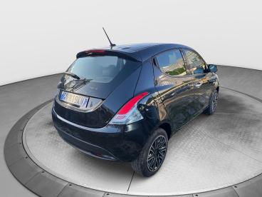LANCIA CERTIFIED Lancia Ypsilon Iii 2021 1.0 Firefly Hybrid Silver Plus S And S 70 Usata - City Car Ibrido Nero - Fisciano - 2493426_3