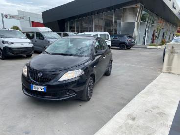 LANCIA CERTIFIED Lancia Ypsilon Iii 2021 1.0 Firefly Hybrid Silver Plus S And S 70 Usata - City Car Ibrido Nero - Fisciano - 2493430_2