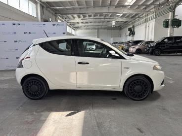 LANCIA CERTIFIED Lancia Ypsilon 1.0 70cv Firefly Hybrid S&s Silver Usata - City Car Ibrido Bianco - Roma - 2502011_4