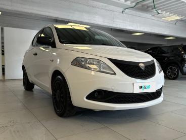 SPOTICAR Lancia Ypsilon 1.2 69cv Elefantino Blue Usata - City Car Benzina Bianco - Milano - 1202511742_3