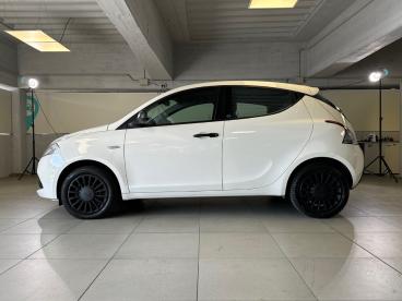 SPOTICAR Lancia Ypsilon 1.2 69cv Elefantino Blue Usata - City Car Benzina Bianco - Milano - 1202511742_4