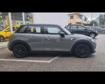 SPOTICAR Mini Mini Iv F55-f56 2014 1.5 Cooper D Boost 5p Auto My18 Usata - City Car Diesel Grigio - Tortoreto - 502313063_3