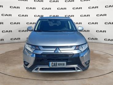 SPOTICAR Mitsubishi Outlander 2.0 4wd Gpl Bi-fuel Cvt Instyle Sda 7 Posti Usata - Suv Gpl-metano Argento - Bologna - 602377747_2