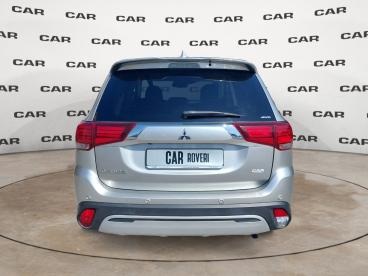 SPOTICAR Mitsubishi Outlander 2.0 4wd Gpl Bi-fuel Cvt Instyle Sda 7 Posti Usata - Suv Gpl-metano Argento - Bologna - 602377747_4
