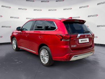 SPOTICAR Mitsubishi Outlander 3ª Serie 2.4 Mivec 4wd Phev Diamond Sda Usata - Suv Ibrido Rosso - Legnago - 602462904_4