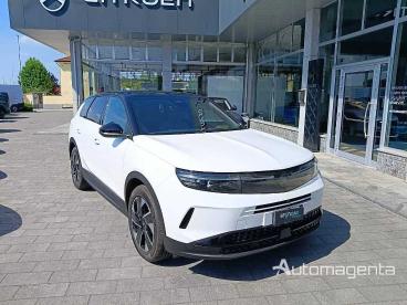 SPOTICAR Opel Grandland 1.2 Hybrid 145cv Dcs6 Gs + Tech Pack Km Zero Usata - Suv Ibrido Plug-in Bianco - Magenta - 1202478650_1