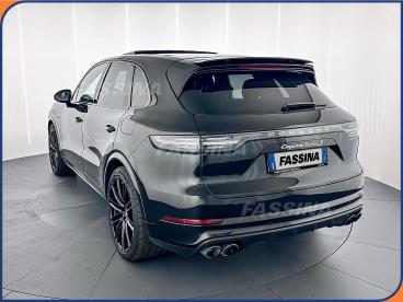 SPOTICAR Porsche Cayenne 4.0 V8 Turbo S E-hybrid Usata - Suv Ibrido Nero - Milano - 502417785_4
