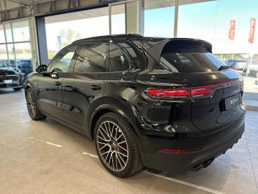 SPOTICAR Porsche Cayenne 3.0 V6 E-hybrid Usata - Suv Ibrido Nero - Venezia-mestre - 1202442790_2