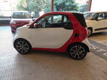 SPOTICAR Smart Fortwo Iii 2015 Cabrio Cabrio 0.9 T Passion 90cv Twinamic Usata - City Car Benzina Bianco - Roma - 502439281_2