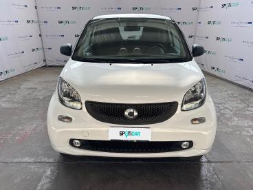 SPOTICAR Smart Fortwo 70 1.0 52kw Passion Twinamic Usata - City Car Benzina Bianco - Roma - 1202488250_2